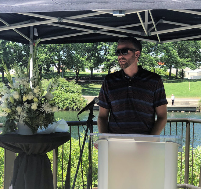 Click to display the next picture