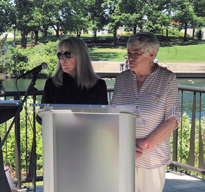 Click to display the next picture